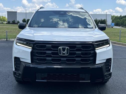 Platinum White Pearl 2026 Honda Pilot Sport