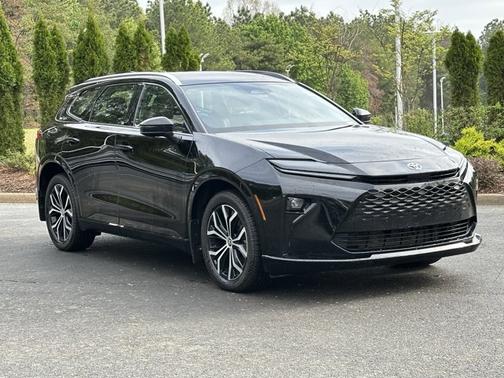 2025 Toyota Crown Signia XLE