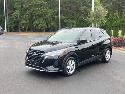 Super Black 2024 Nissan Kicks S