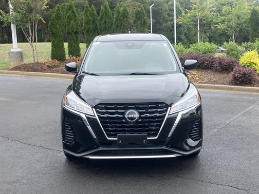 Super Black 2024 Nissan Kicks S