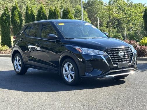 Super Black 2024 Nissan Kicks S