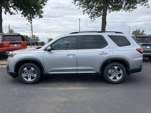 Solar Silver Metallic 2026 Honda Pilot EX-L