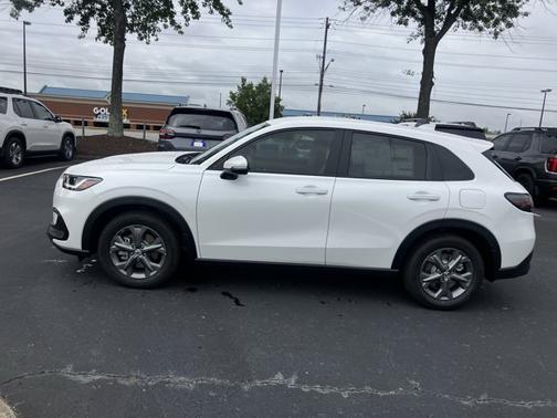 Platinum White Pearl 2027 Honda HR-V LX