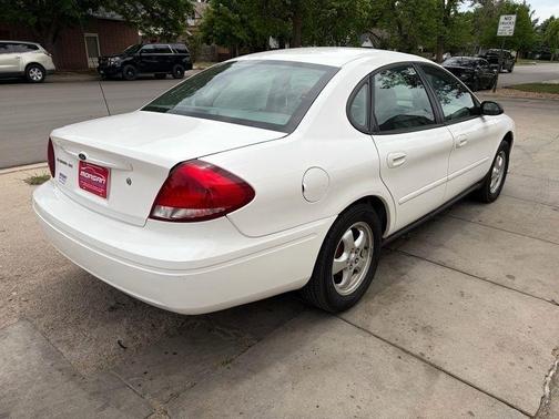 White 2005 Ford Taurus SE
