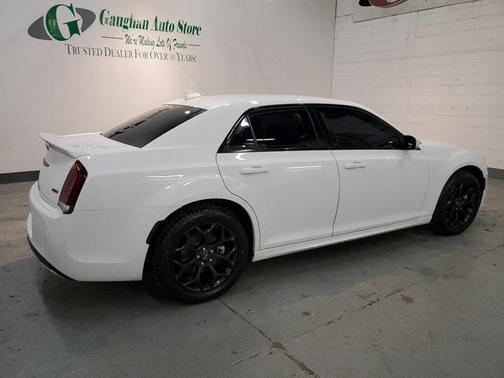 2022 Chrysler 300 Touring L