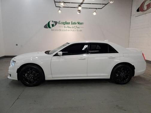2022 Chrysler 300 Touring L