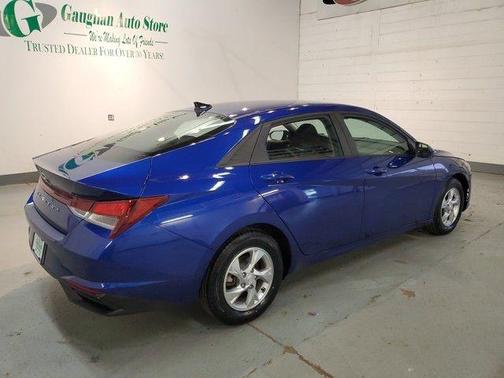2022 Hyundai ELANTRA SE