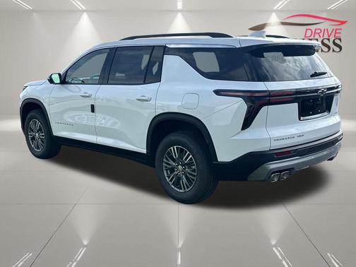 Summit White 2026 Chevrolet Traverse LT
