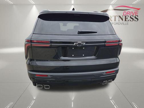 Mosaic Black Metallic 2026 Chevrolet Traverse LT