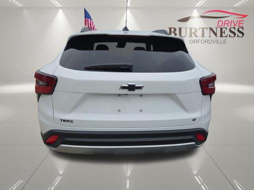 Summit White 2026 Chevrolet Trax LT