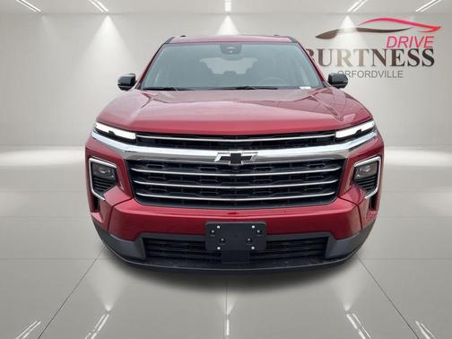 Radiant Red Tintcoat 2026 Chevrolet Traverse LT