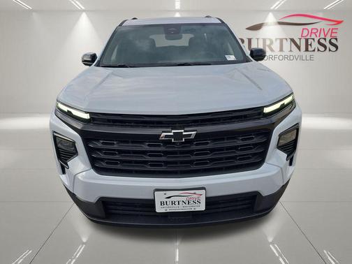 Polar White Tricoat 2026 Chevrolet Traverse LT