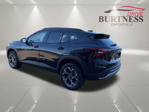 Mosaic Black Metallic 2026 Chevrolet Trax LT