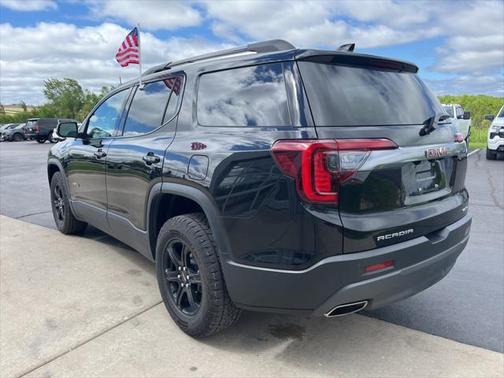 2022 GMC Acadia AWD AT4