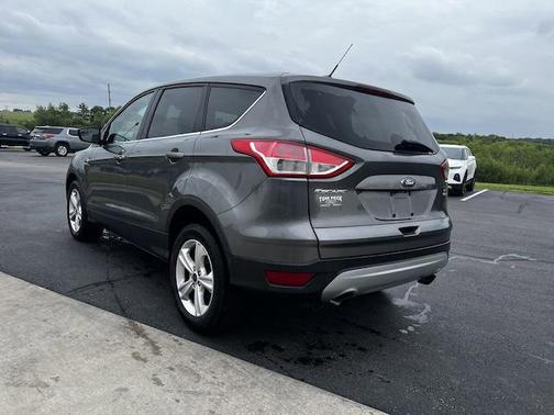 Photo 3 of 4 of 2014 Ford Escape SE