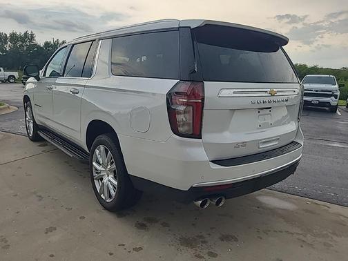 2022 Chevrolet Suburban 4WD High Country