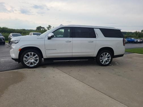 2022 Chevrolet Suburban 4WD High Country