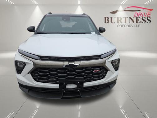 Iridescent Pearl Tricoat 2026 Chevrolet Trailblazer RS