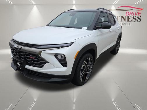 Iridescent Pearl Tricoat 2026 Chevrolet Trailblazer RS