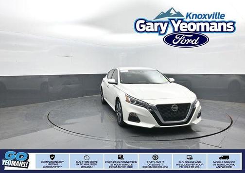 White 2022 Nissan Altima 2.5 SV