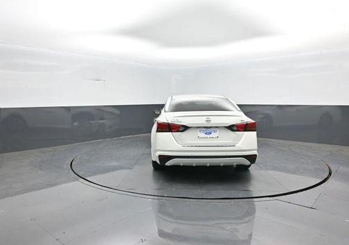 White 2022 Nissan Altima 2.5 SV