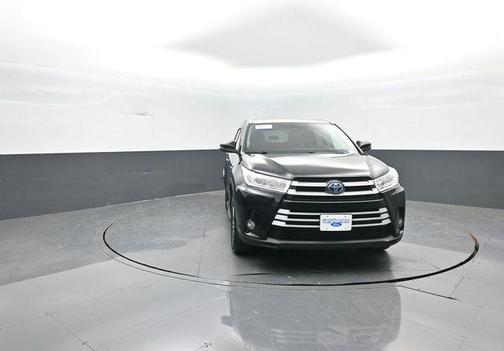 Midnight Black Metallic 2019 Toyota Highlander Hybrid XLE