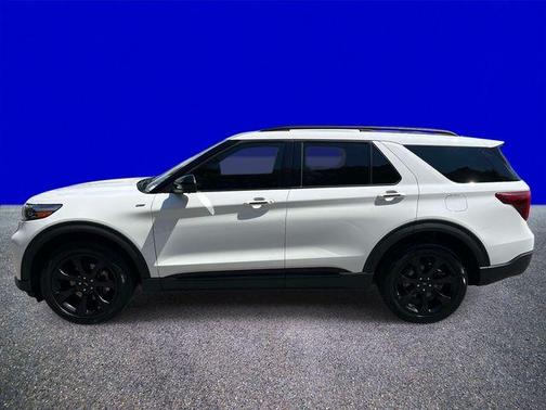 White Metallic 2023 Ford Explorer ST-Line