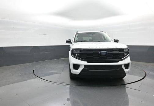 Oxford White 2026 Ford Expedition Active
