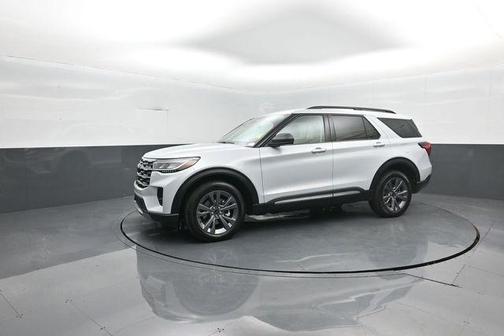 White Metallic 2025 Ford Explorer Active