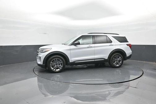 White Metallic 2025 Ford Explorer Active