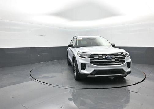 White Metallic 2025 Ford Explorer Active