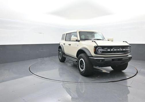 Desert Sand 2026 Ford Bronco Outer Banks