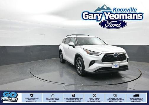 Pearl 2023 Toyota Highlander Hybrid XLE