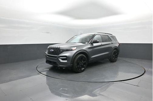 Gray Metallic 2024 Ford Explorer ST-Line