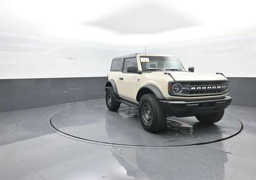 Desert Sand 2025 Ford Bronco Base