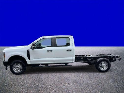 Oxford White 2027 Ford F-350 XL