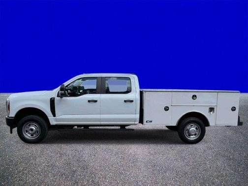 Oxford White 2027 Ford F-350 XL