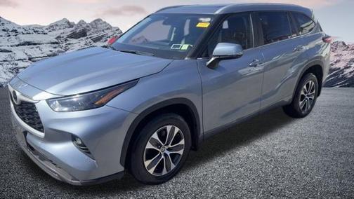 Moon Dust 2023 Toyota Highlander XLE