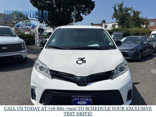 2020 Toyota Sienna SE
