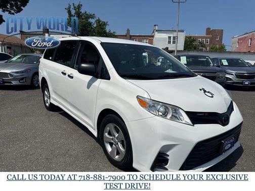 2020 Toyota Sienna SE