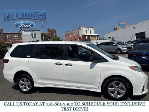 2020 Toyota Sienna SE