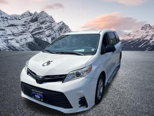 2020 Toyota Sienna SE