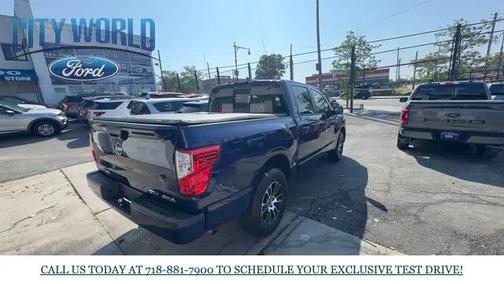 2023 Nissan Titan SV