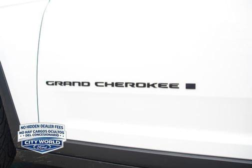 Bright White Clearcoat 2021 Jeep Grand Cherokee L Altitude