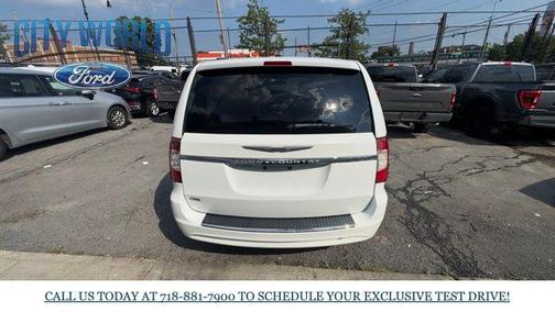 2016 Chrysler Town & Country Touring