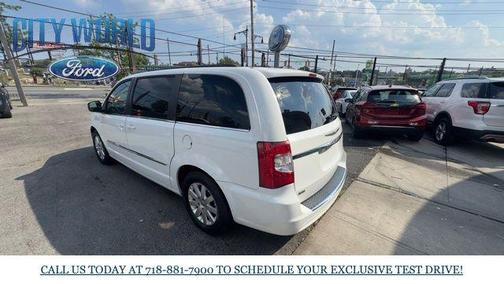 2016 Chrysler Town & Country Touring