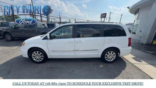 2016 Chrysler Town & Country Touring