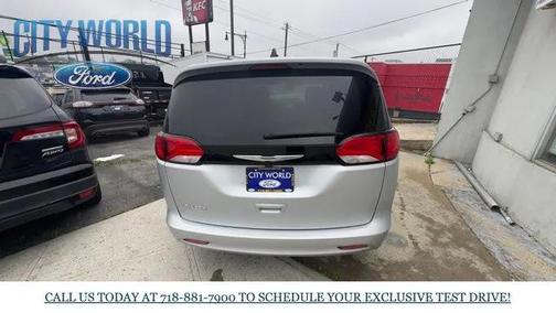 2023 Chrysler Voyager LX