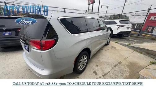 2023 Chrysler Voyager LX