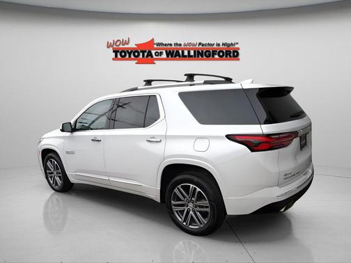 Iridescent Pearl Tricoat 2023 Chevrolet Traverse High Country
